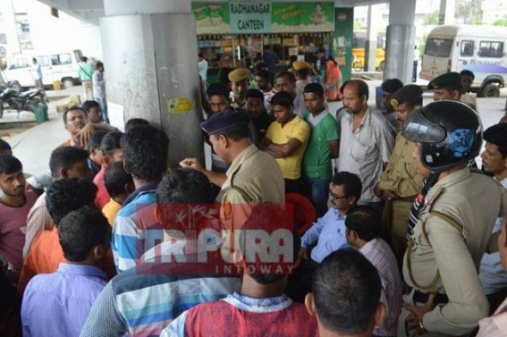 Clash erupts at Radhanagar bus stand centering illegal vehicle parking charges